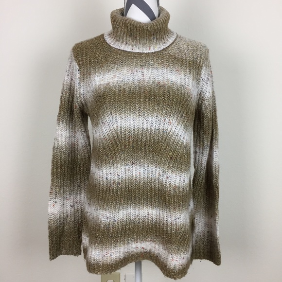 Design 365 Sweaters - 5/$25 🦋 Design 365 Turtleneck Sweater Size M